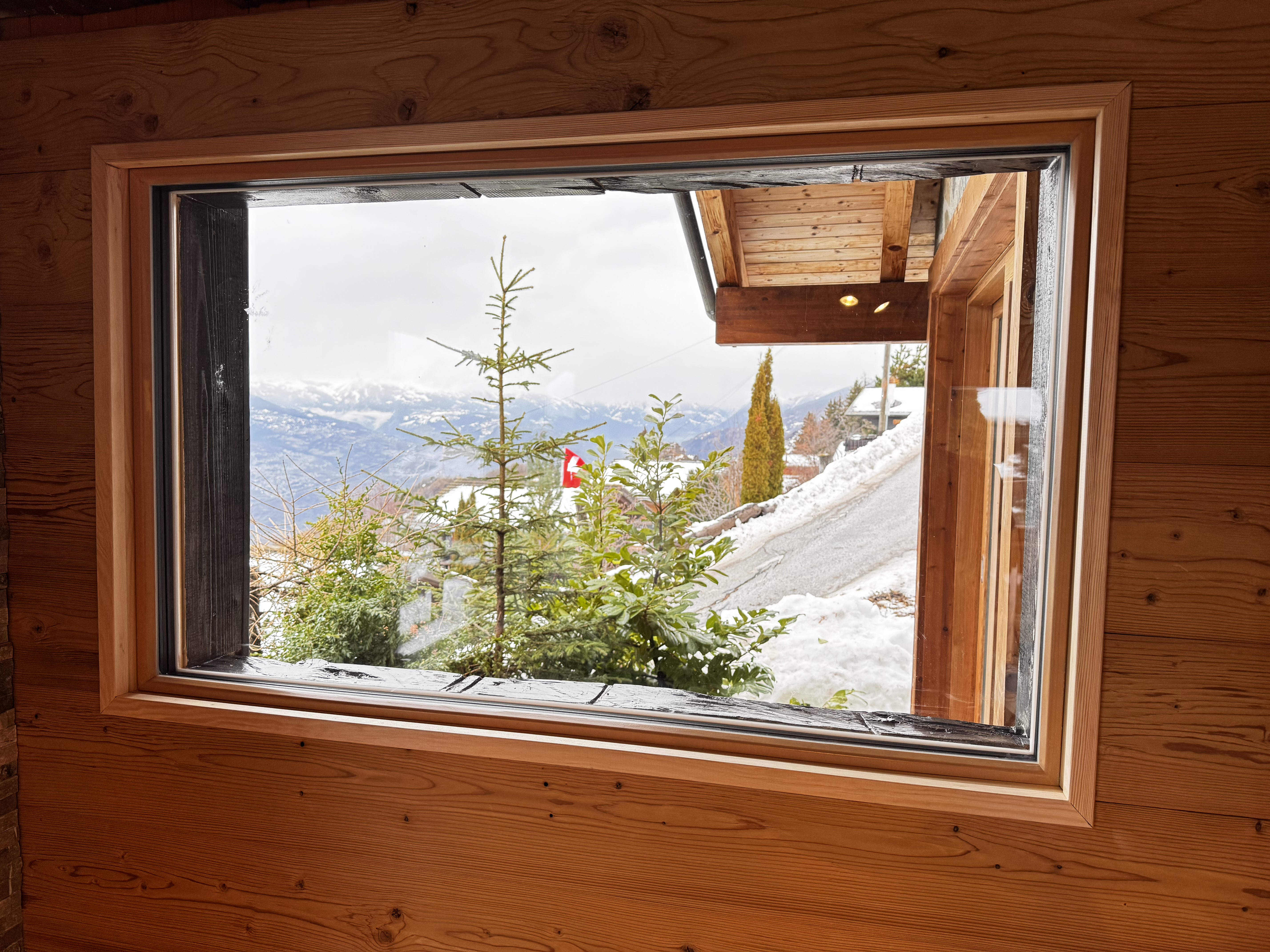 Ouverture sur-mesure d&#039;une fenêtre dans le Valais